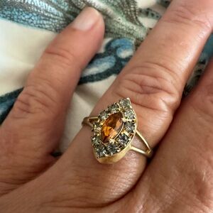 Costume Jewelry Ring -sizeable